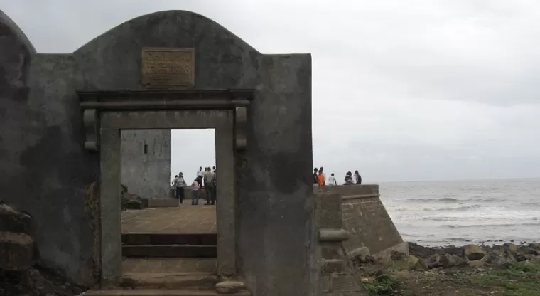 Stone arch of Bandra Fort (Castella de Aguada), Mumbai