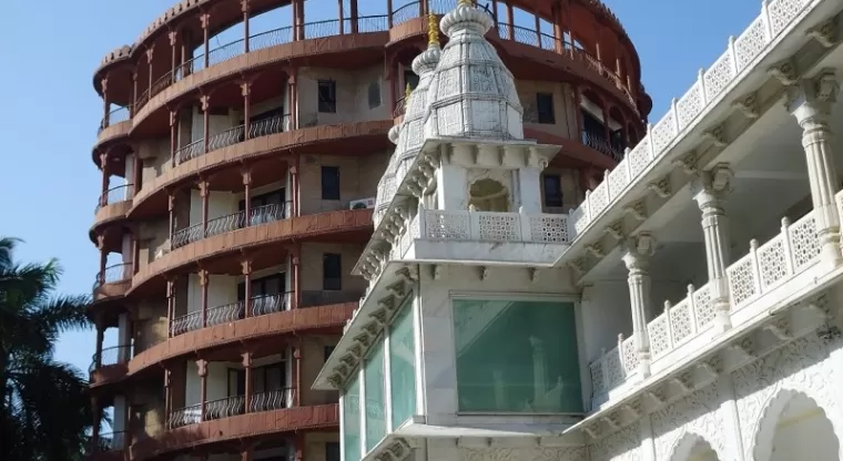 ISKCON Temple (Sri Sri Radha Rasabihari), Juhu, Mumbai