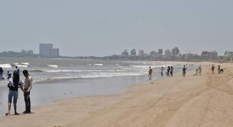 Juhu Beach shoreline, Mumbai