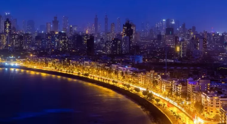Marine Drive (Queen's Necklace) lit up at night, Mumbai